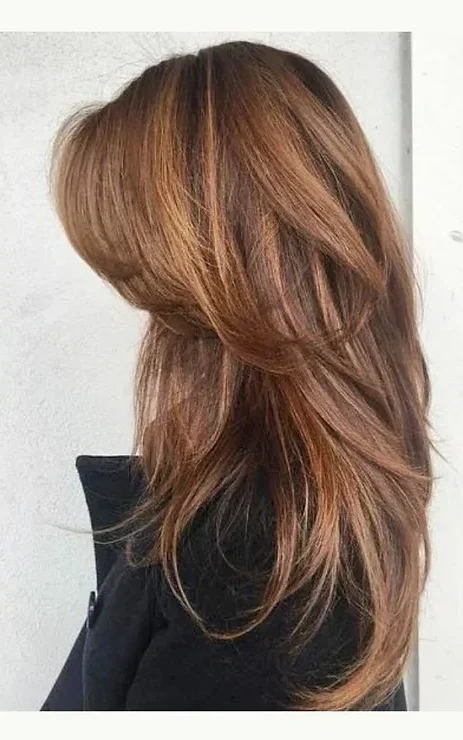 Cabelo comprido feminino: 9 mulheres com os cabelos mais lindos do